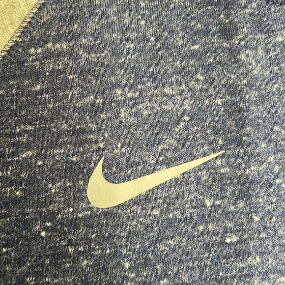 NIKE Ladies NEW YORK YANKEES HOODIE ⚾️ - Picture 4 of 9